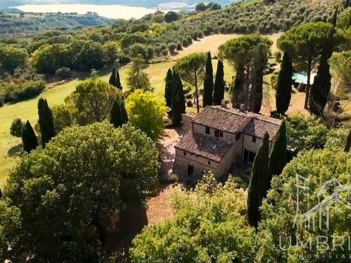 Casa con 6 locali in vendita in Via degli Ulivi, Baschi
