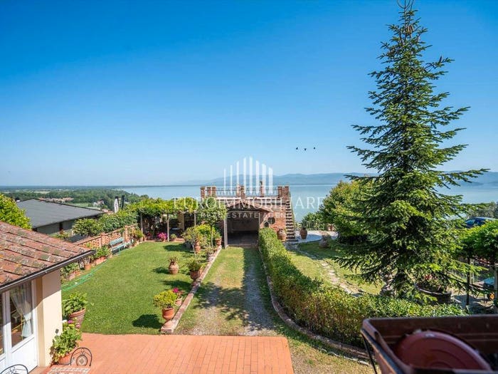 Appartamento trilocale in vendita in Via Vittorio Emanuele, Centro, Castiglione del Lago