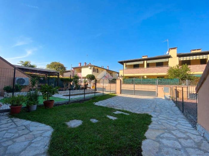 Appartamento quadrilocale in vendita in Viale dante alighieri, Lido degli Estensi, Comacchio