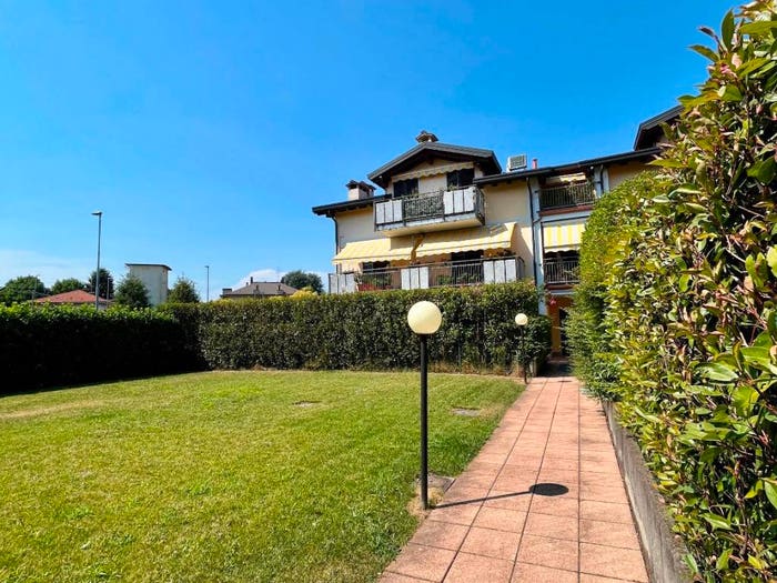 Appartamento quadrilocale in vendita in Via Piemonte, Centro, Lomazzo