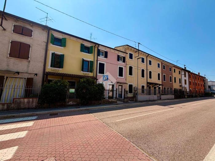 Casa trilocale in vendita in Via Verona, Caselle, Sommacampagna