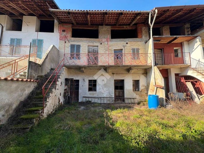 Casa quadrilocale in vendita in VIA MASSIMO D'AZEGLIO, Centro, Cossano Canavese