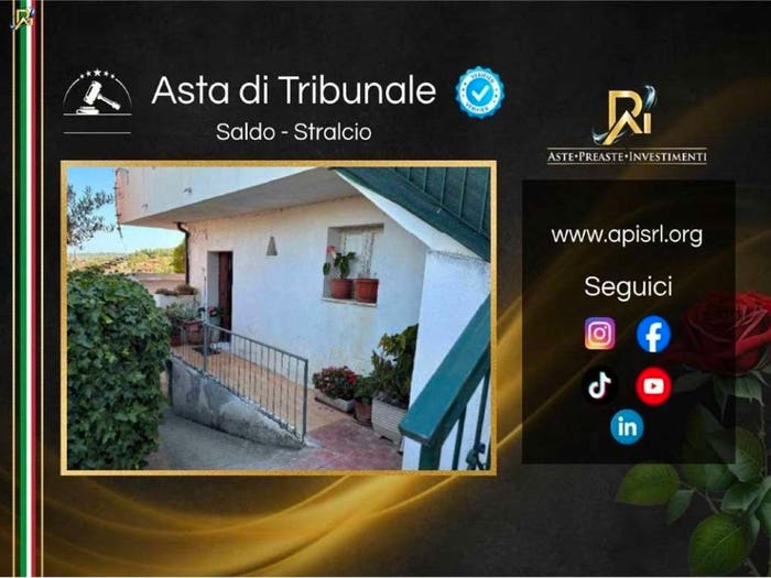 Appartamento con 6 locali in vendita in Via Adda, Timponello, Montepaone
