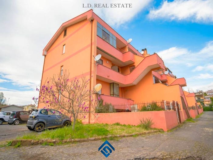 Appartamento con 5 locali in vendita in Via Salvatore Alessi, Centro, Capranica