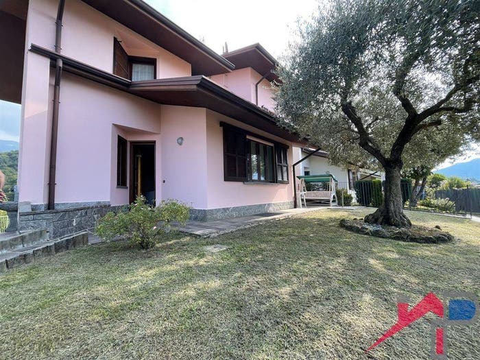 Casa con 6 locali in vendita in Caprino, Caprino Bergamasco