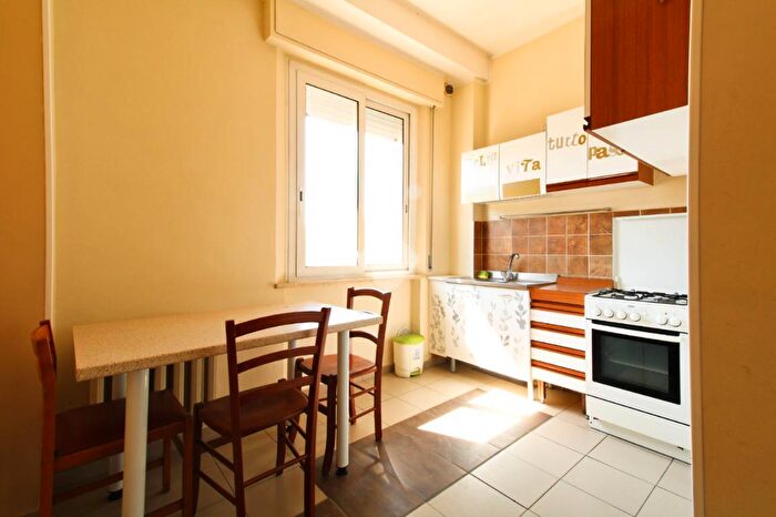 Appartamento trilocale in vendita in Viale Marebello, Rimini