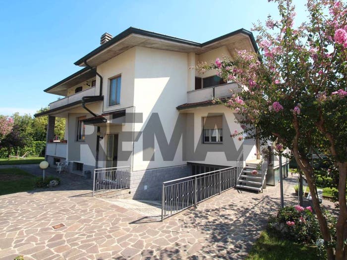 Appartamento trilocale in vendita in via triete, Centro, Bonate Sopra