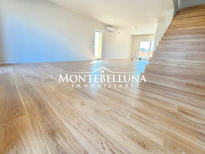 Casa con 6 locali in vendita in Via Roma, Centro, Montebelluna
