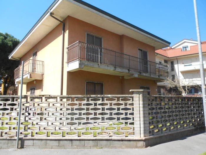 Casa quadrilocale in vendita in Via Ugo Foscolo, Pantigliate
