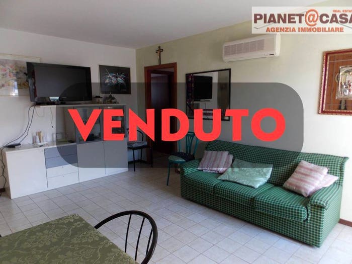 Appartamento trilocale in vendita in Via Ugo Foscolo, Centro, Martinsicuro