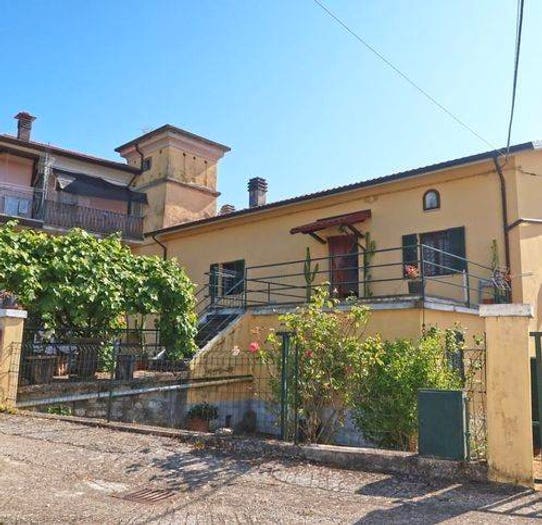 Casa con 6 locali in vendita in Località Canale, Bagnone