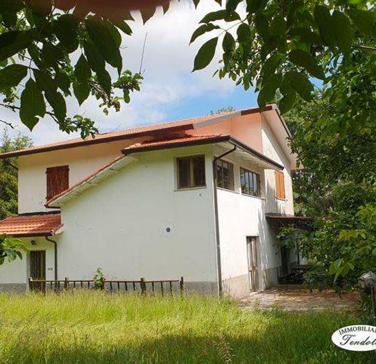 Casa con 6 locali in vendita in Fivizzano