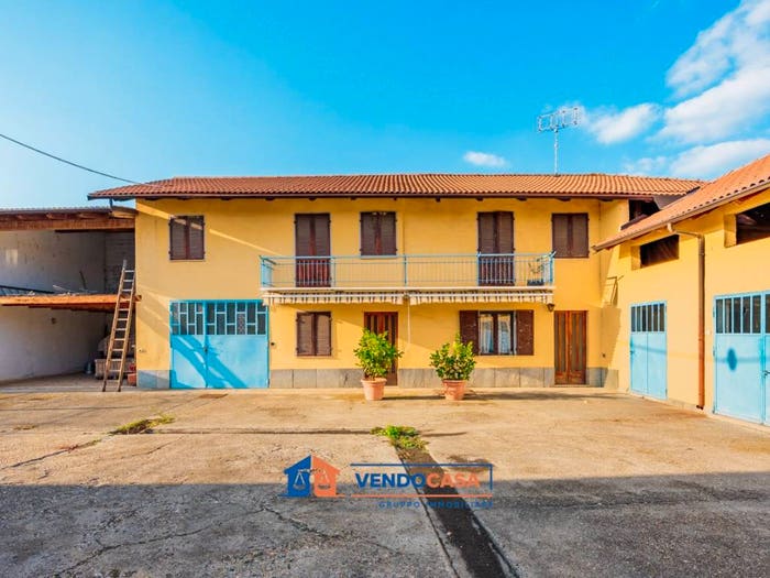 Casa con 6 locali in vendita in Via Caduti Marzo, Monsola, Villafalletto
