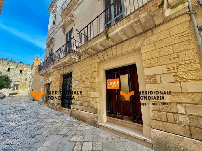 Appartamento con 6 locali in vendita in Via Regina Isabella, Centro Storico, Lecce