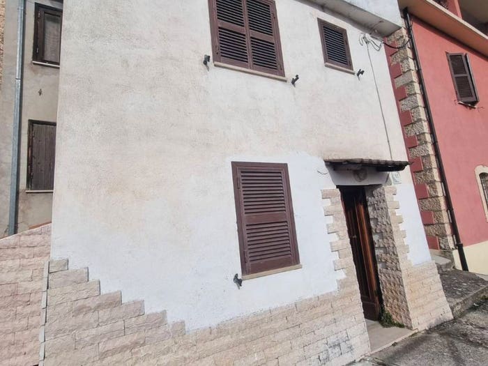 Casa trilocale in vendita in Via San Luca, Guarcino
