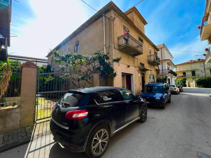 Casa con 6 locali in vendita in Campobello di Licata