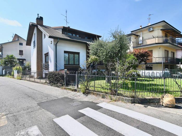 Casa con 6 locali in vendita in Via Friuli, Centro, Lainate