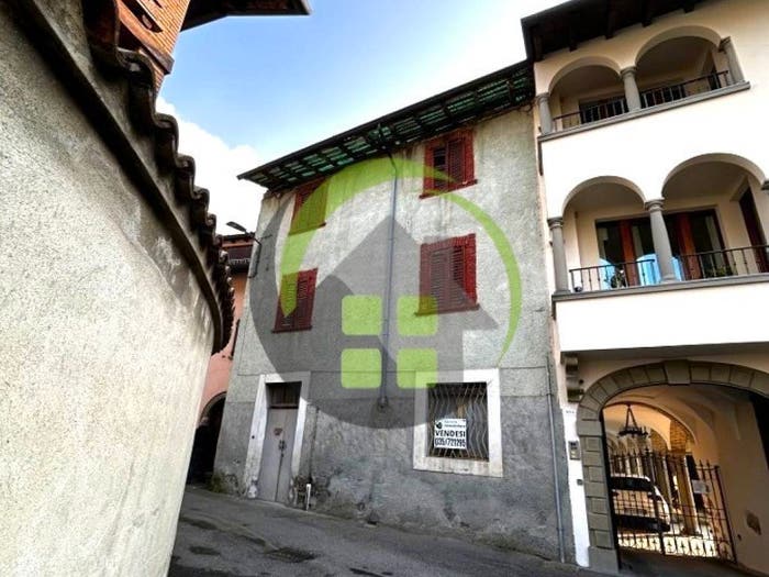 Casa con 6 locali in vendita in Via San Michele, Leffe