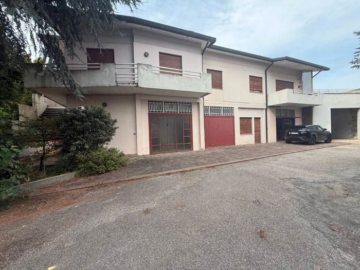 Casa con 5 locali in vendita in Viale Europa, Montecchio Maggiore Alte Ceccato, Montecchio Maggiore