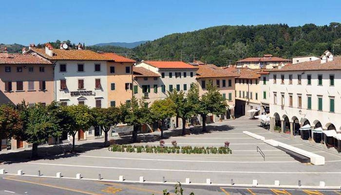 Casa con 6 locali in vendita in Piazza Dante Alighieri, Centro, Borgo San Lorenzo