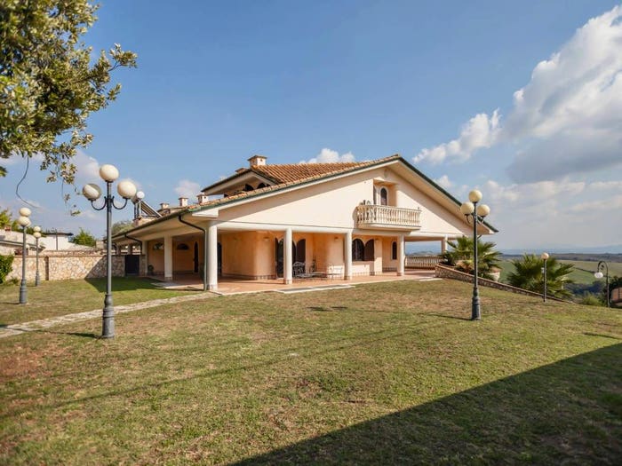 Casa con 6 locali in vendita in Via Venezia Giulia, Santa Lucia, Fonte Nuova