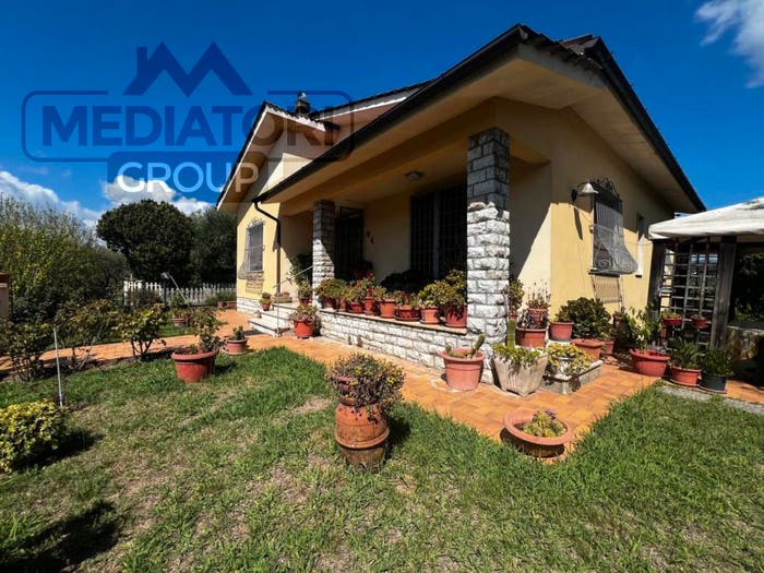 Casa quadrilocale in vendita in Via della Tinaia, Montecarlo