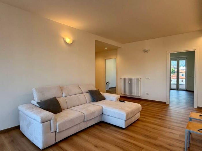 Appartamento quadrilocale in vendita in Via Aristide De Bonis, Intra Centro Storico, Verbania