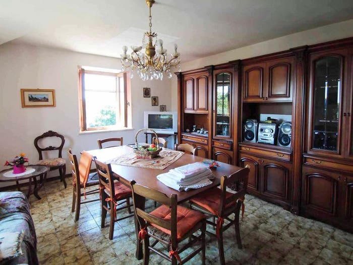 Casa con 6 locali in vendita in Monticiano