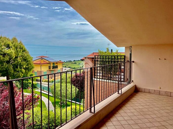 Casa trilocale in vendita in Via Trebbiantico, Trebbiantico, Pesaro
