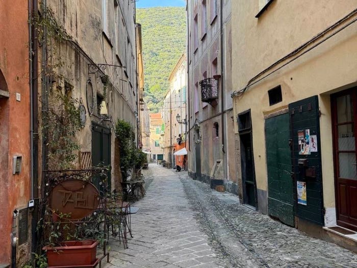 Appartamento con 6 locali in vendita in Via Gallesio, Centro, Finale Ligure