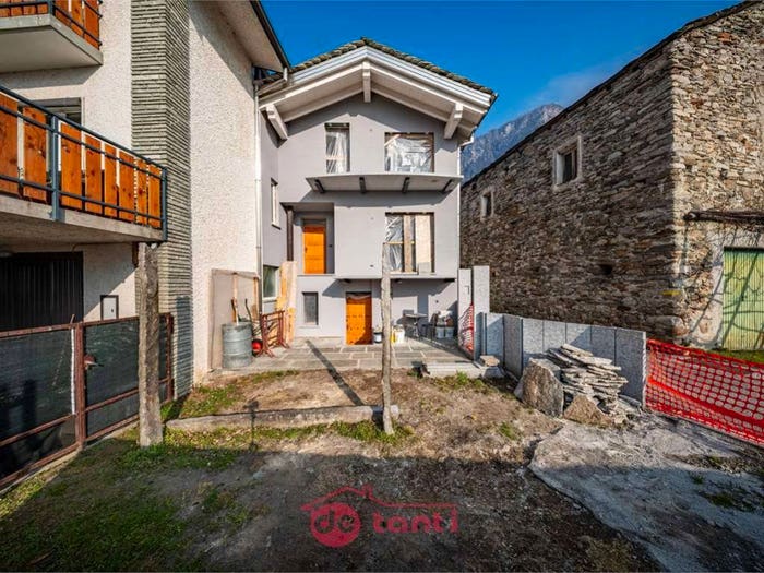 Casa con 5 locali in vendita in via Scandolera, Mese