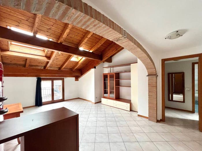 Casa trilocale in vendita in Via Madonna, Cuasso Al Piano, Cuasso al Monte
