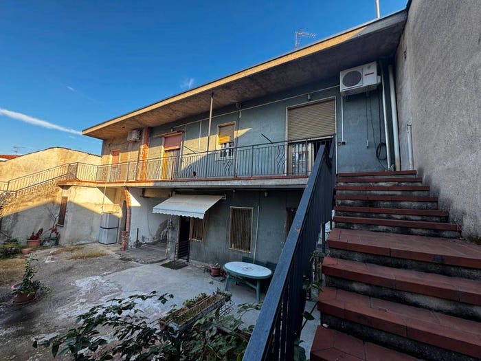Casa con 6 locali in vendita in Vanzaghello