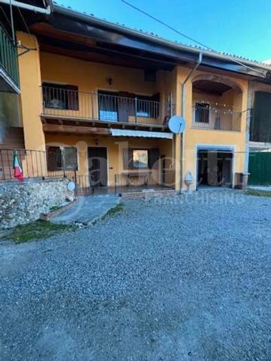 Casa quadrilocale in vendita in Via Fratelli Cairoli, Gaglianico
