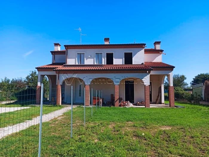 Casa con 6 locali in vendita in via spello, Pojana Maggiore
