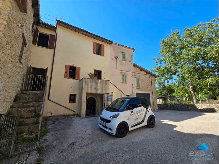 Appartamento trilocale in vendita in Carpello Scopoli Casenove Verchiano, Foligno
