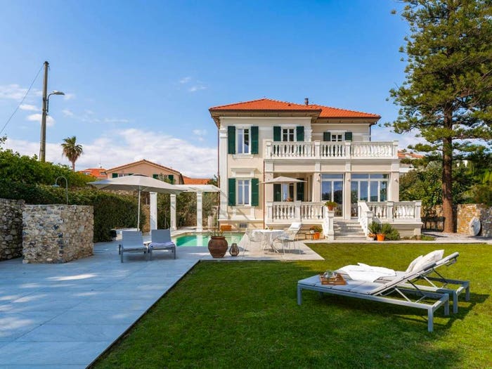 Casa con 6 locali in vendita in Via Generale Ardoino, Centro, Diano Marina