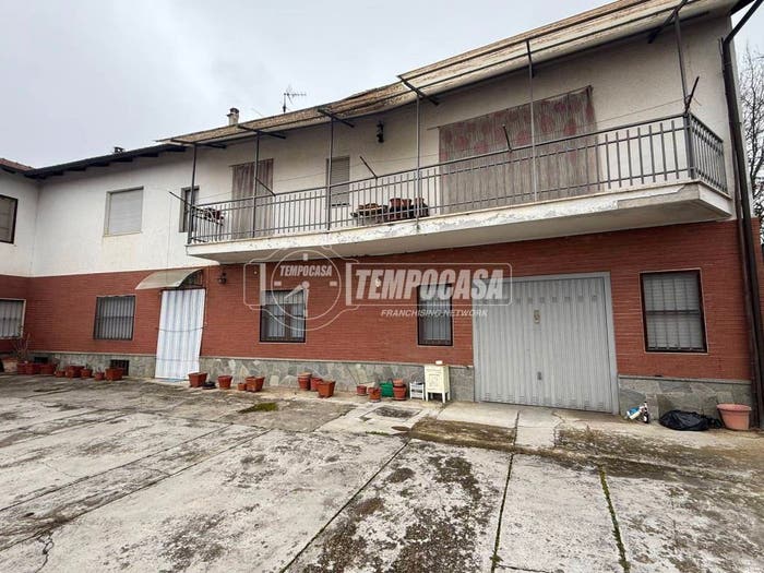 Casa con 6 locali in vendita in Strada Salairolo, Revigliasco d'Asti