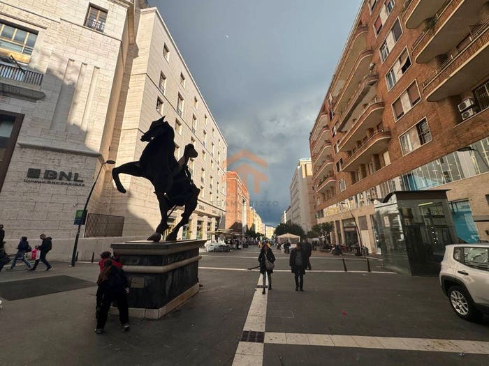 Appartamento quadrilocale in vendita in Via Armando Diaz, Porto Municipio, Napoli