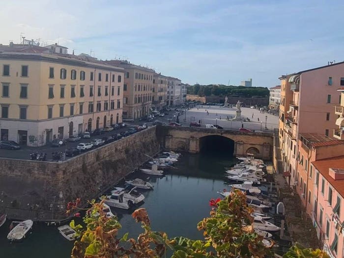 Appartamento quadrilocale in vendita in Piazza Venti Settembre, Cisternone, Livorno
