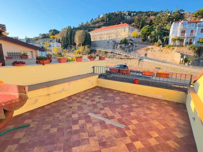 Appartamento trilocale in vendita in Via della Libertà, Centro, Pietra Ligure