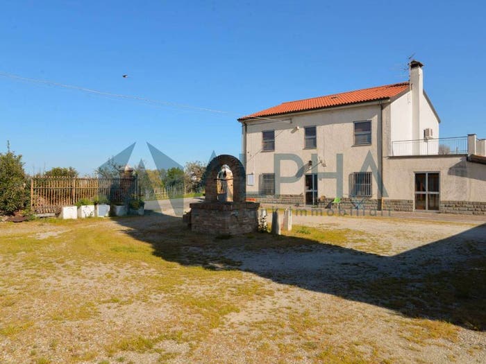 Casa con 6 locali in vendita in Via Nuova, Bertinoro
