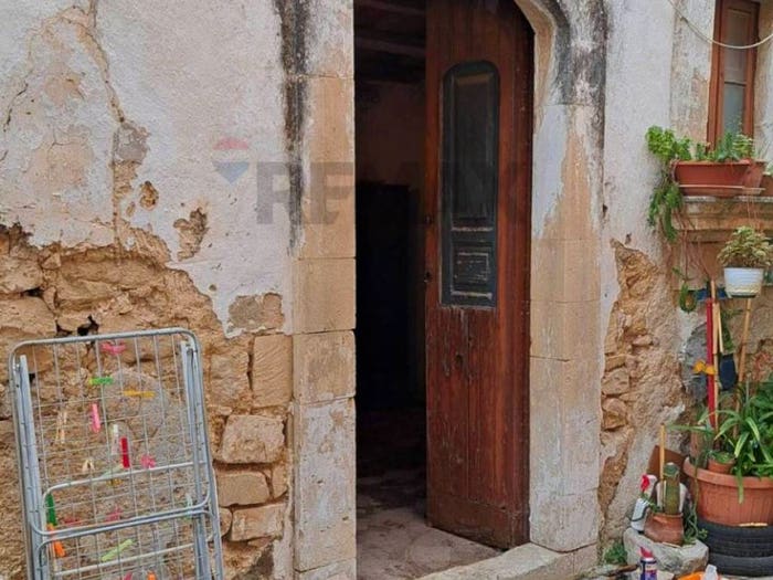 Casa bilocale in vendita in Ronco Plutarco, Centro, Palazzolo Acreide