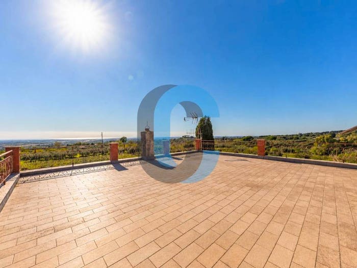 Casa con 6 locali in vendita in Via delle Selve, Lanuvio