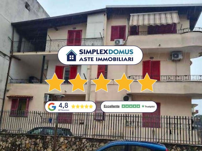 Appartamento con 6 locali in vendita in Strada della Luce, Capodichino, Napoli
