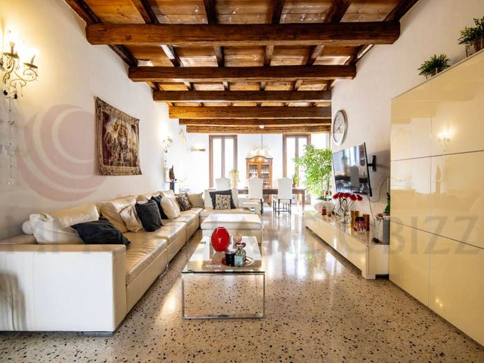 Casa con 6 locali in vendita in via San Martino e Solferino, Piazze Duomo, Padova