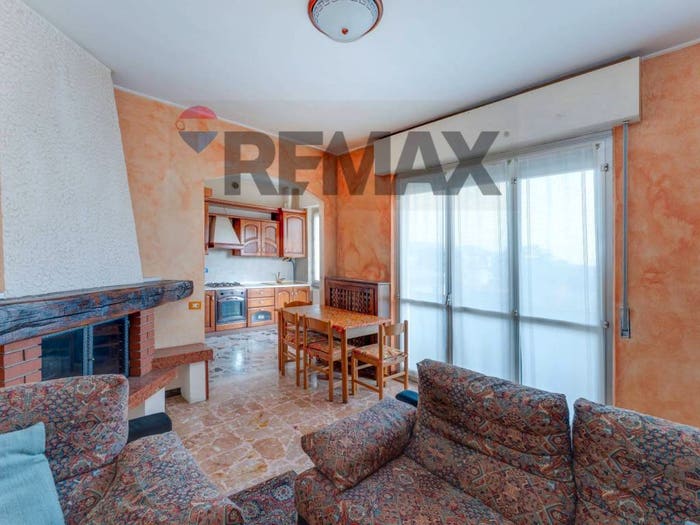 Appartamento trilocale in vendita in Via Adamello, Centro, Alzano Lombardo