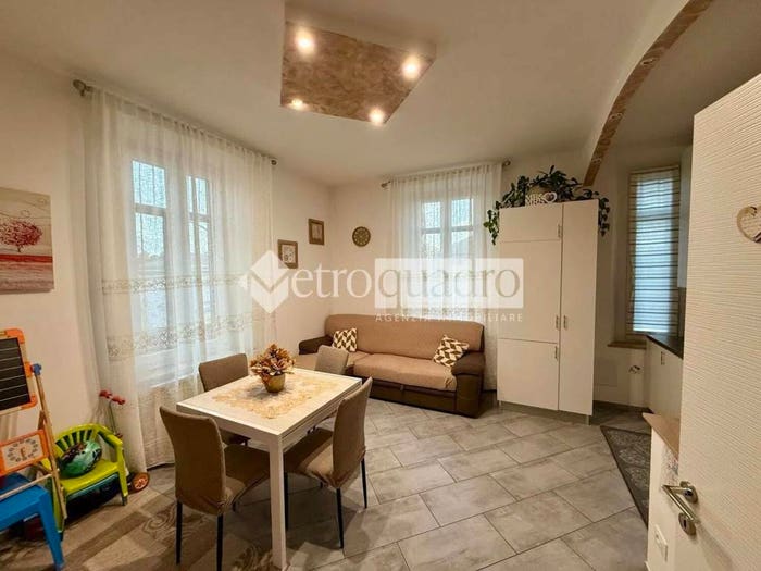 Appartamento quadrilocale in vendita in Strada Abetone Brennero Est, Centro, Ostiglia