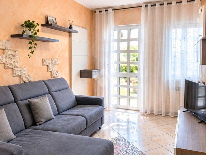 Appartamento trilocale in vendita in Via indipendenza, Cermenate