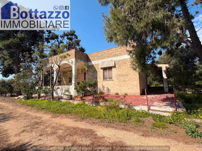 Casa con 6 locali in vendita in Strada Provinciale Lizzano Mare, Lizzano